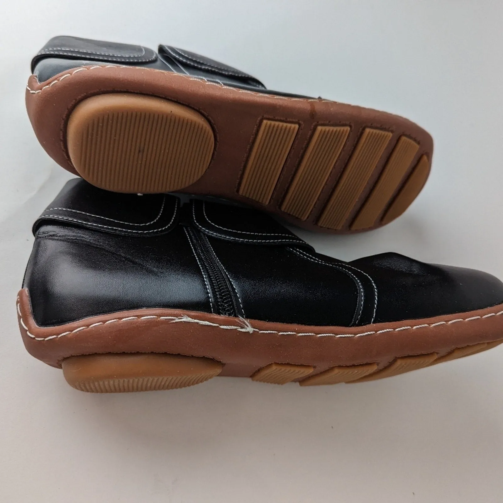 NWOT Stitch Side Ankle Boots 9