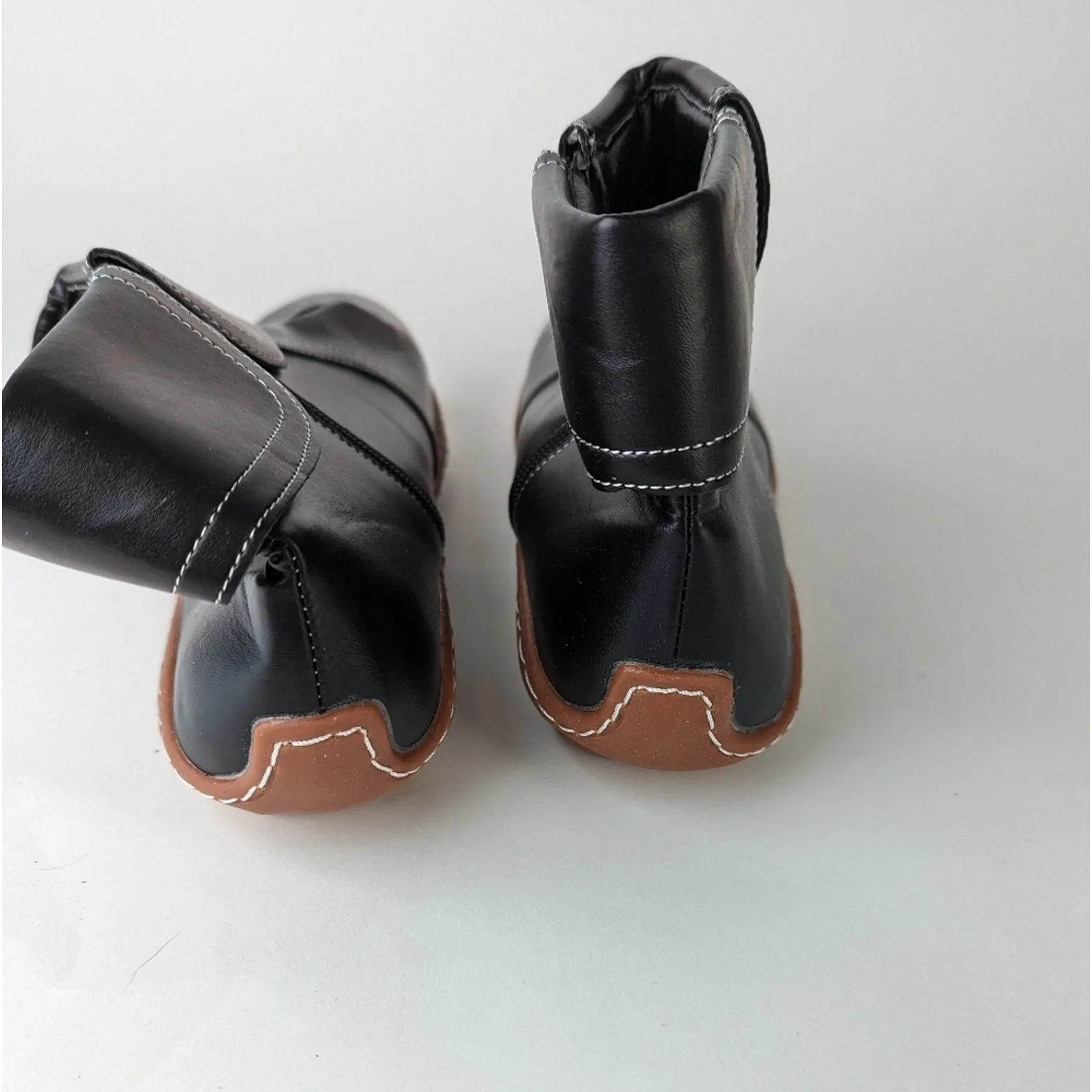 NWOT Stitch Side Ankle Boots 9