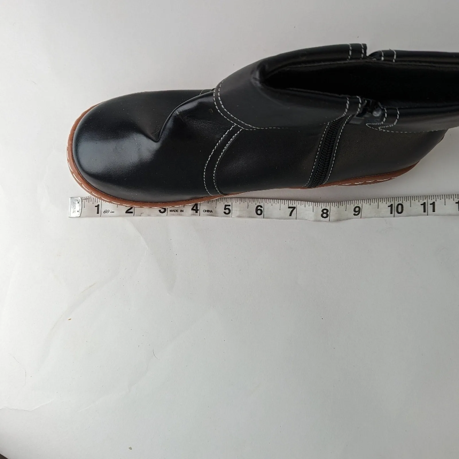 NWOT Stitch Side Ankle Boots 9