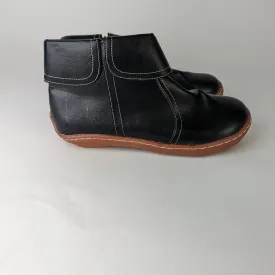 NWOT Stitch Side Ankle Boots 9