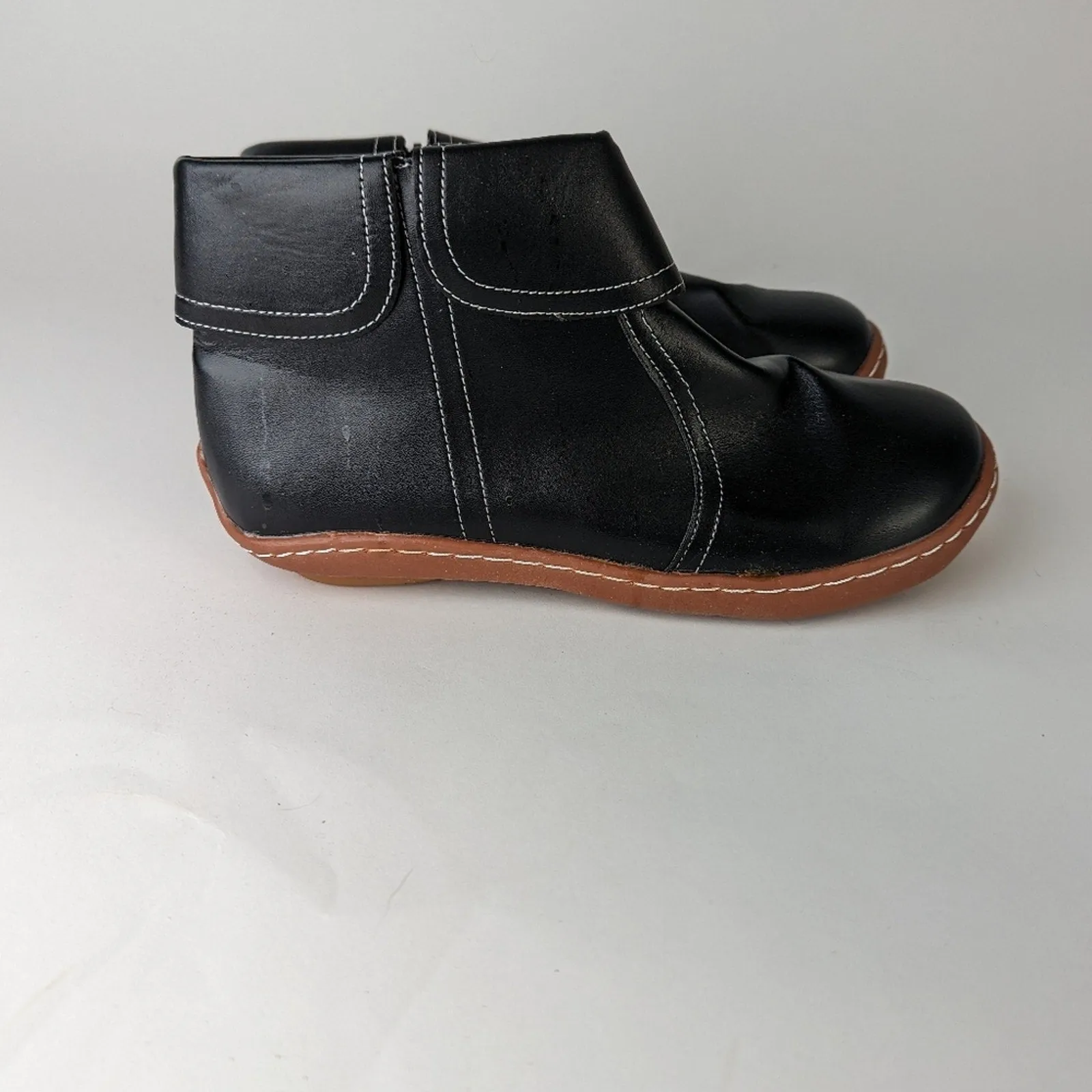 NWOT Stitch Side Ankle Boots 9
